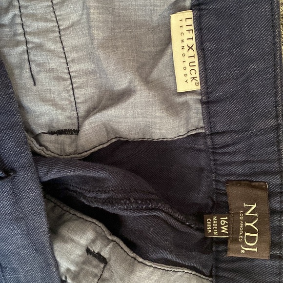 Lift Tuck plus size Capri pants - Picture 3 of 3